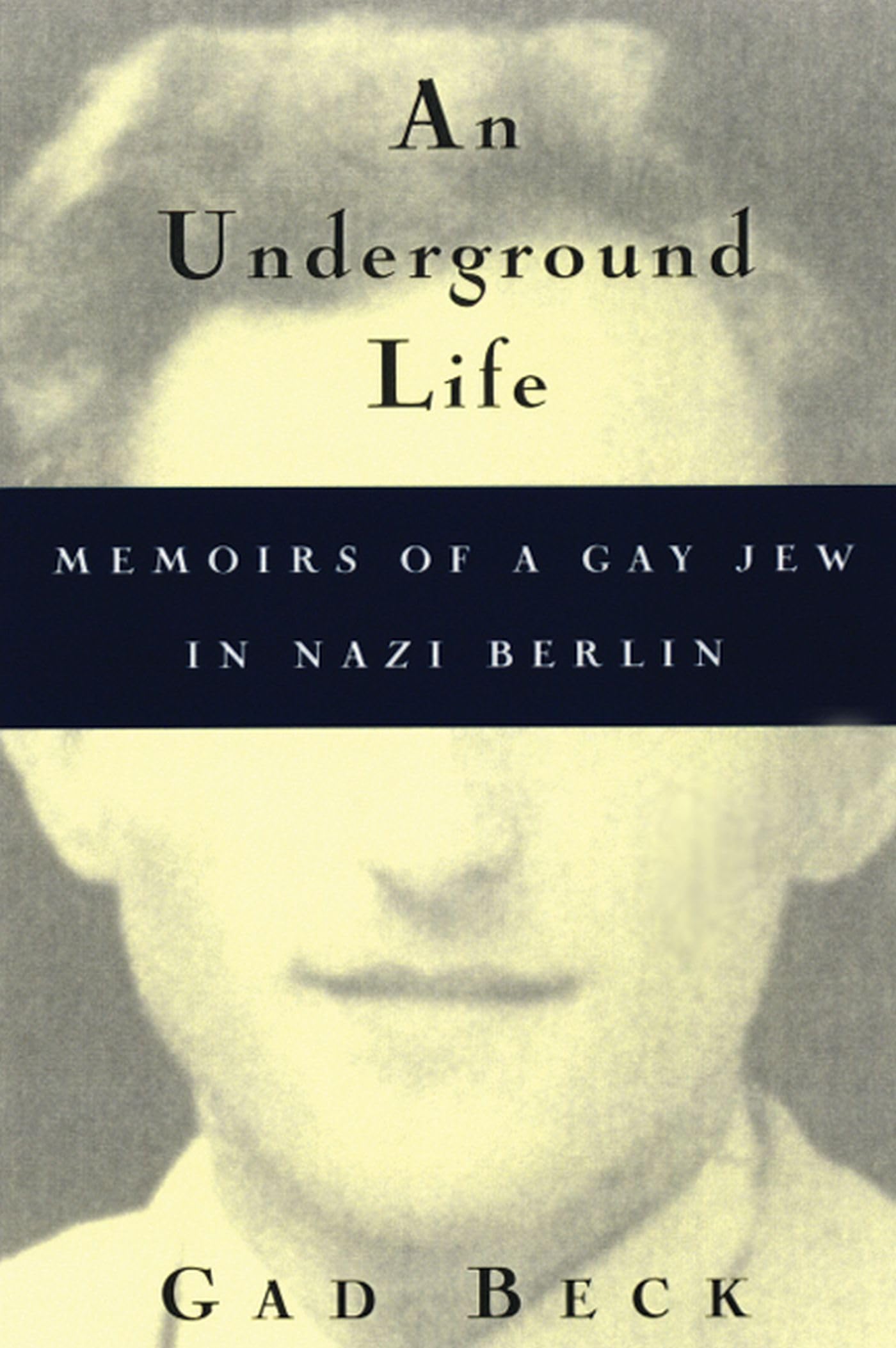 An Underground Life: Memoirs of a Gay Jew in Nazi Berlin (Living Out: Gay and Lesbian Autobiog) - 3472