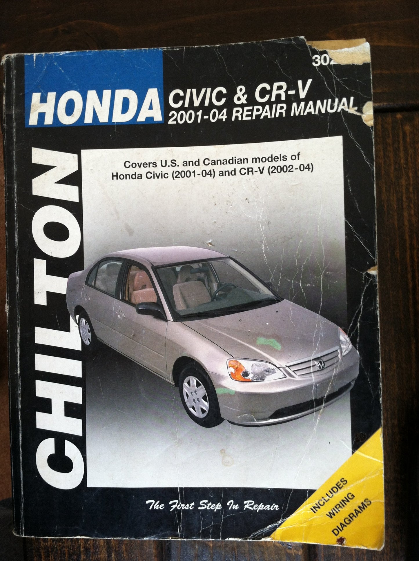 Chilton's Honda Civic and Crv, 2001-2004: Repair Manual : Covers all U.S. and Canadian models of Honda Civic and CR-V (Chilton's Total Car Care Repair Manual)