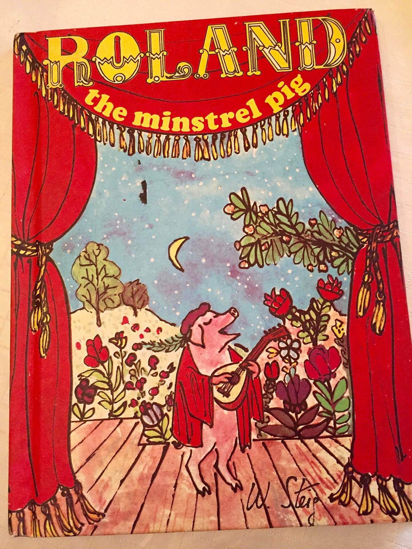 Roland, The Minstrel Pig