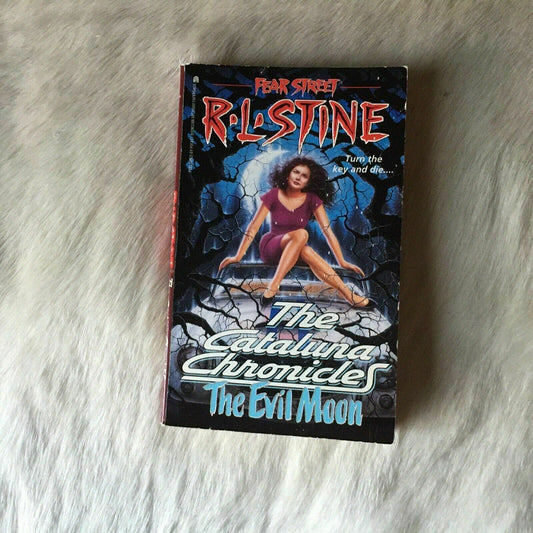 The Evil Moon (Fear Street: Cataluna Chronicles, No. 1) - 4196