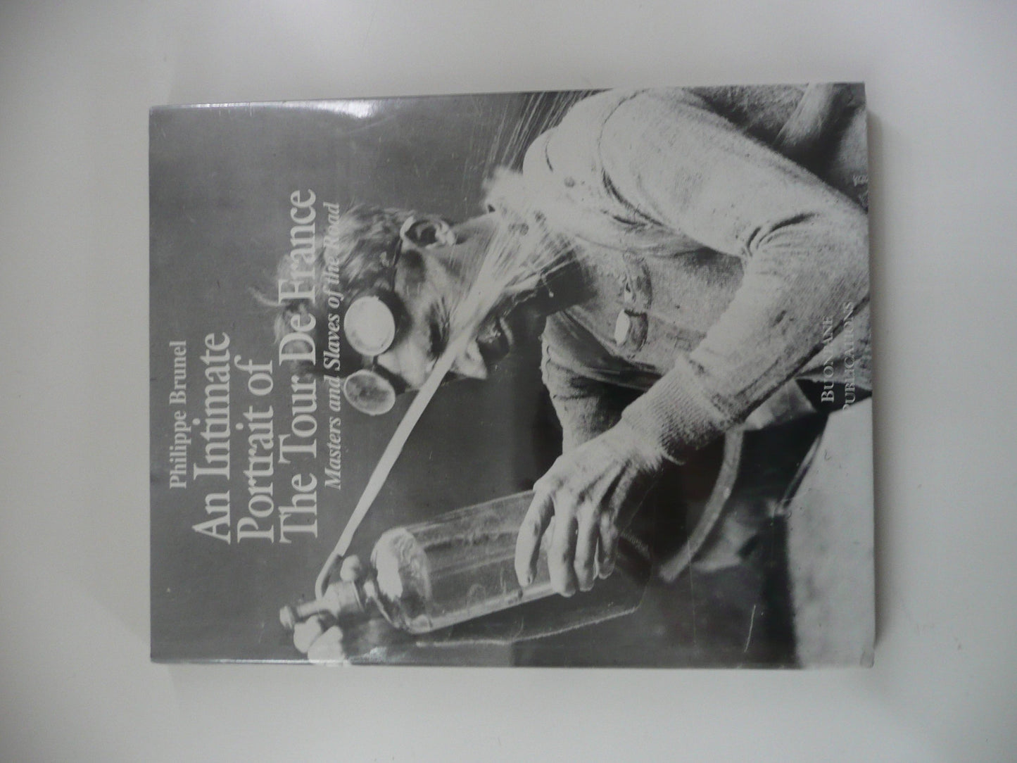 Intimate Portrait of the Tour De France: Masters and Slaves of the Road