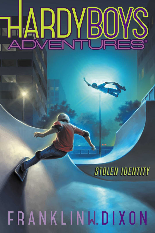 Stolen Identity (Hardy Boys Adventures) - 3521
