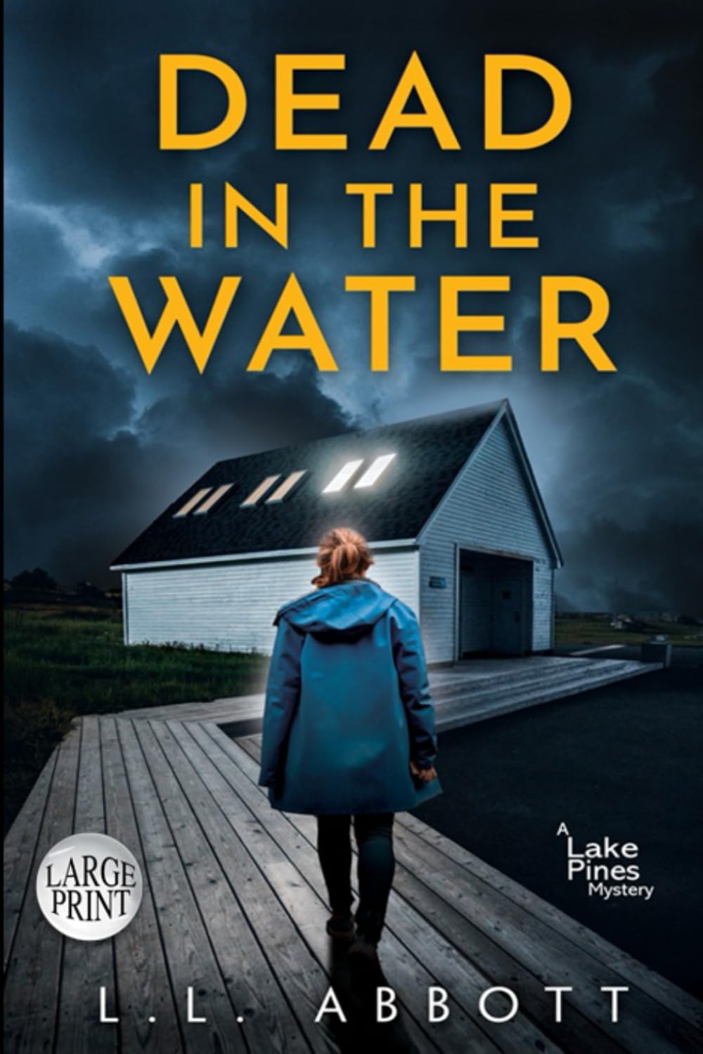 Dead in the Water: LARGE PRINT A Lake Pines Mystery: A suspenseful mystery thriller